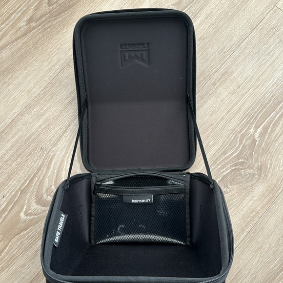 LIKE NEW Melin Travel Hat Case - used once - Picture 2 of 5